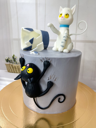 Торт "Кошки с чашкой" 04