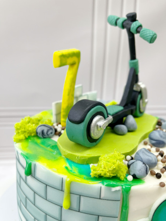 Торт "Самокат" 02