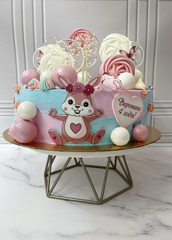 Торт "Зайка" с леденцами и меренгой 01