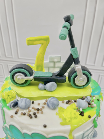 Торт "Самокат" 03