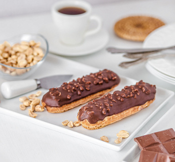 Эклер с молочным шоколадом  01