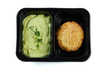 Оладьи рыбные с пюре из зеленого горошка 01