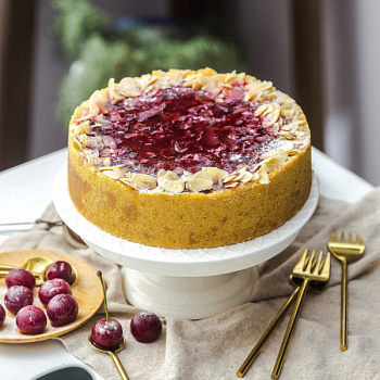 Французский вишневый чизкейк с лепестками миндаля   01