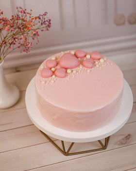 Торт "Праздничный" Йогуртовый с малиной 01