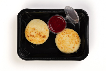 Сырники ванильные с вишневым соусом 01